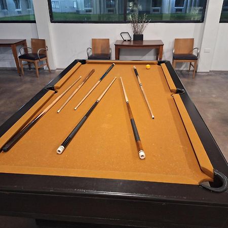 The Hotel Orange Bagian luar foto